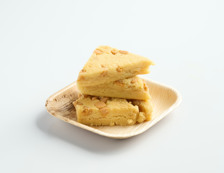 Variety Pack Brownie Foods Cake 3 lbs in Convenient Box Perfect for Sharing — Kitchen Sink, Hot Blonde, Cookie D'oh